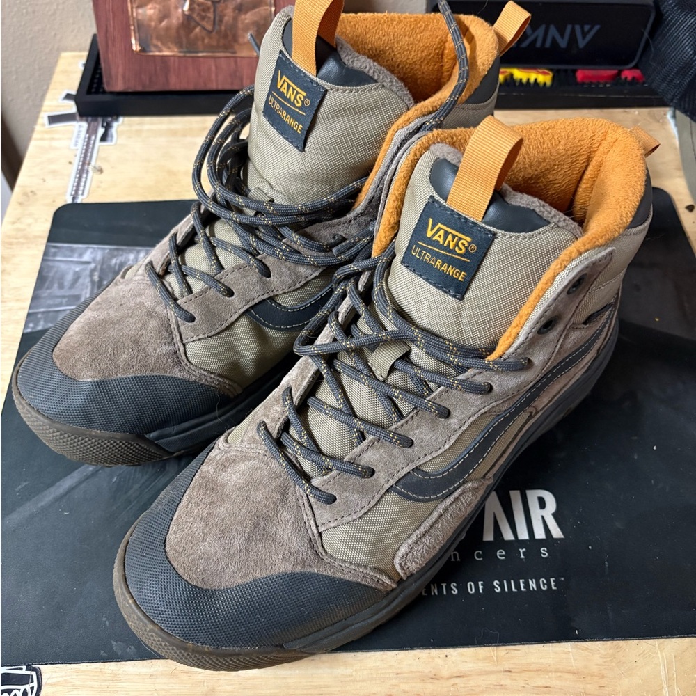 Vans Ultrarange mid